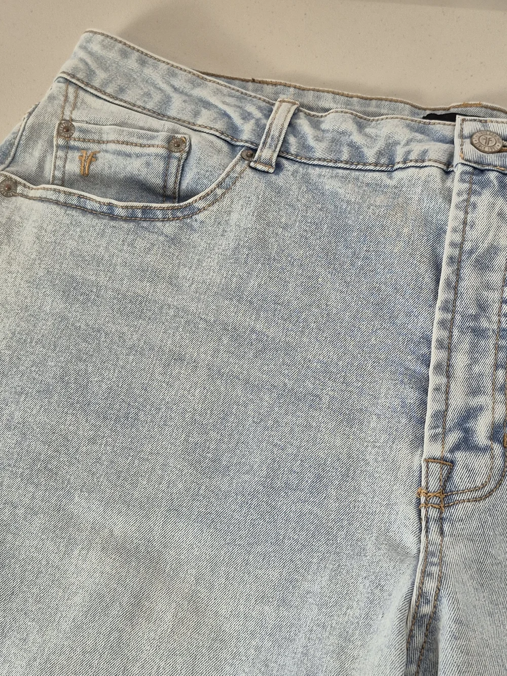 Frye High-Rise Cuffed Crop Plus Size Jeans in Stevie Light Wash - Size 14/32